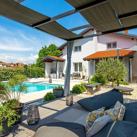 Villa Modern Susanj With Outdoor Pool In Abbazia