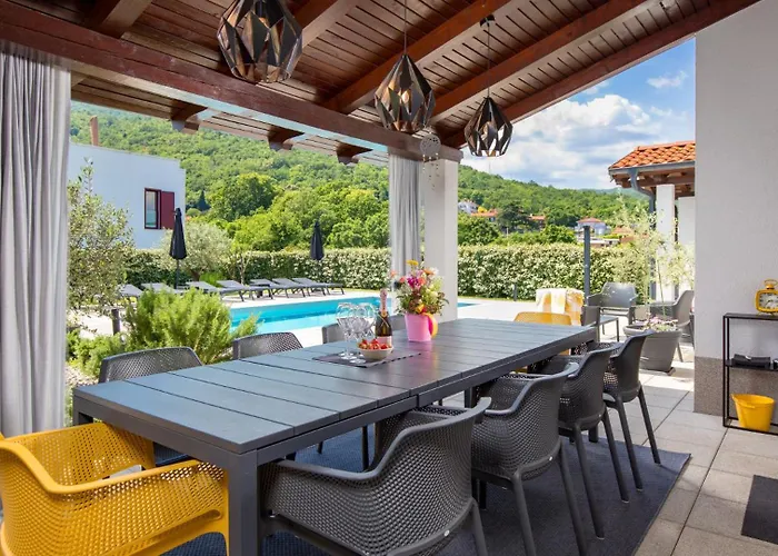 빌라 Modern Susanj With Outdoor Pool In 오파티아