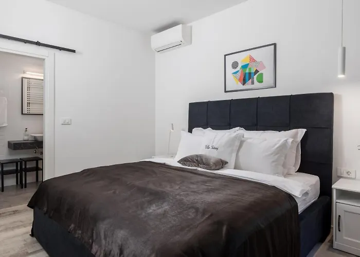 Modern Susanj With Outdoor Pool In 빌라