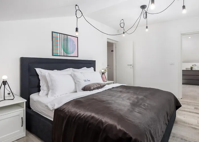 빌라 Modern Susanj With Outdoor Pool In 오파티아