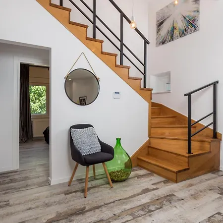 Modern Susanj With Outdoor Pool In * Οπατία