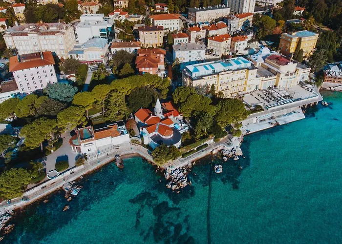 Modern Susanj With Outdoor Pool In 빌라